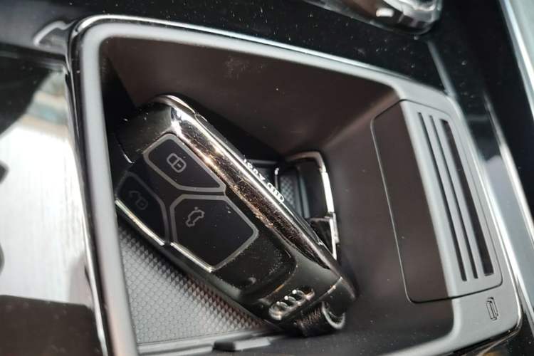 Used Audi A4L 2023 40 TFSI Luxury Dynamic Model Interior 1