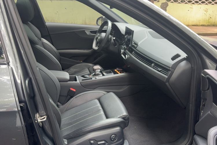 Used Audi A4L 2023 40 TFSI Luxury Dynamic Model Interior 12
