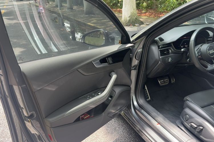 Used Audi A4L 2023 40 TFSI Luxury Dynamic Model Interior 2