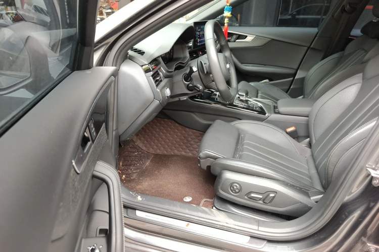 Used Audi A4L 2023 40 TFSI Luxury Dynamic Model Interior 3