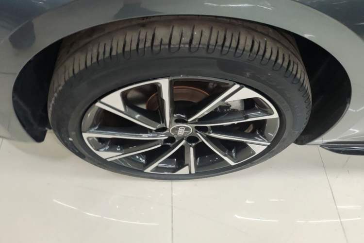 Used Audi A4L 2023 40 TFSI Luxury Dynamic Model Left Front Wheel Hub