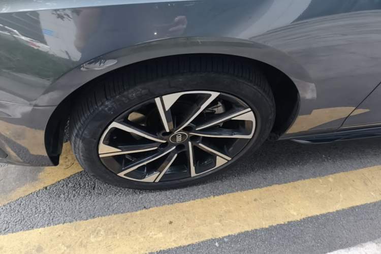 Used Audi A4L 2023 40 TFSI Luxury Dynamic Model Left Front Wheel Hub
