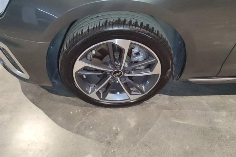 Used Audi A4L 2023 40 TFSI Fashion Dynamic Model Left Front Wheel Hub