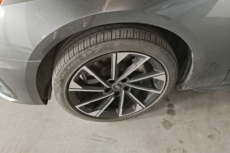Used Audi A4L 2023 40 TFSI Luxury Dynamic Model Left Front Wheel Hub
