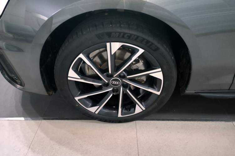 Used Audi A4L 2023 40 TFSI Luxury Dynamic Model Left Front Wheel Hub
