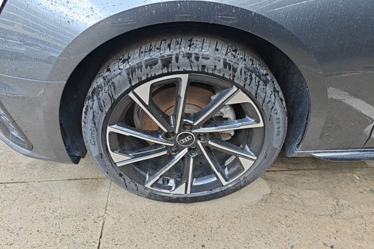 Used Audi A4L 2023 40 TFSI Luxury Dynamic Model Left Front Wheel Hub