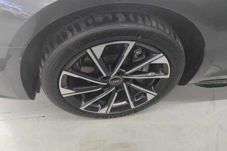 Used Audi A4L 2023 40 TFSI Luxury Dynamic Model Left Front Wheel Hub