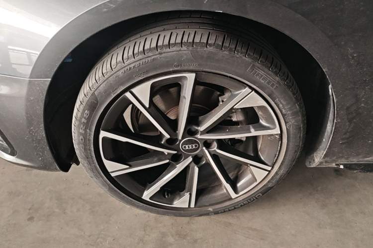 Used Audi A4L 2023 40 TFSI Luxury Dynamic Model Left Front Wheel Hub