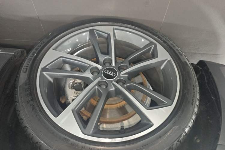 Used Audi A4L 2023 40 TFSI Fashion Dynamic Model Left Front Wheel Hub