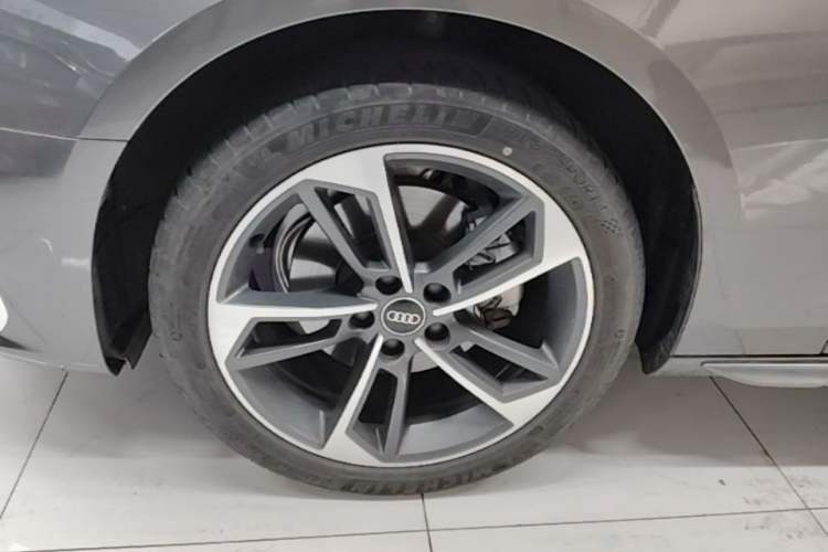 Used Audi A4L 2023 40 TFSI Fashion Dynamic Model Left Front Wheel Hub