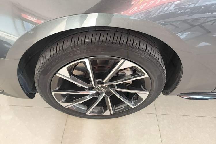 Used Audi A4L 2023 40 TFSI Luxury Dynamic Model Left Front Wheel Hub