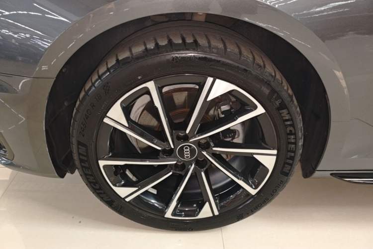 Used Audi A4L 2023 40 TFSI Luxury Dynamic Model Left Front Wheel Hub
