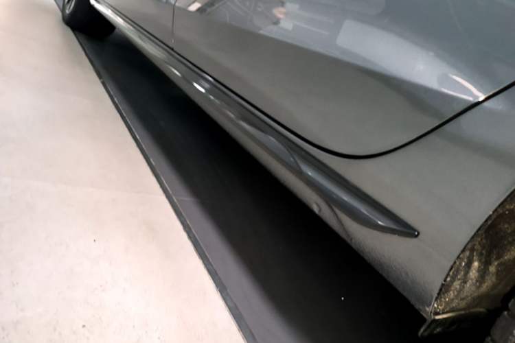 Used Audi A4L 2023 40 TFSI Luxury Dynamic Model Left Side Sill