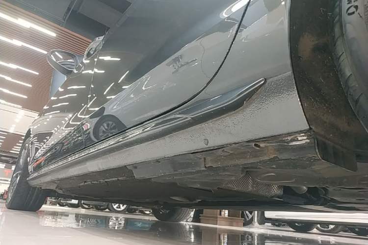 Used Audi A4L 2023 40 TFSI Fashion Dynamic Model Left Side Sill