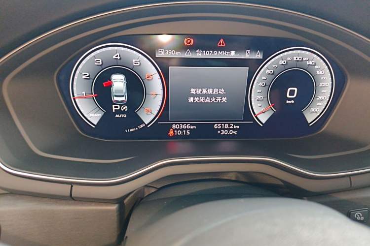 Used Audi A4L 2023 40 TFSI Luxury Dynamic Model Odometer Close Up