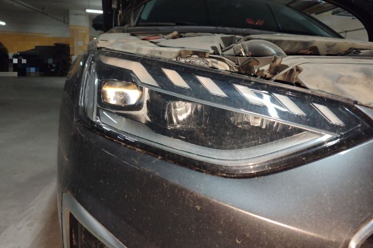 Used Audi A4L 2023 40 TFSI Fashion Dynamic Model Right Front Headlight