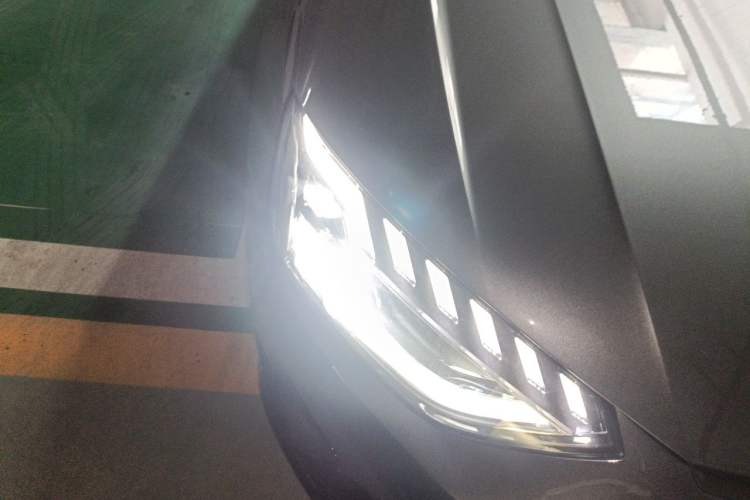 Used Audi A4L 2023 40 TFSI Luxury Dynamic Model Right Front Headlight
