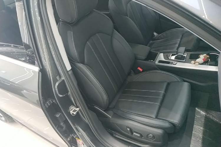 Used Audi A4L 2023 40 TFSI Fashion Dynamic Model Right Front Seat