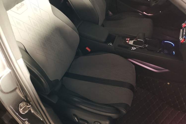 Used Audi A4L 2023 40 TFSI Luxury Dynamic Model Right Front Seat