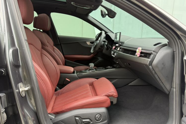 Used Audi A4L 2023 40 TFSI Luxury Dynamic Model Right Front Seat