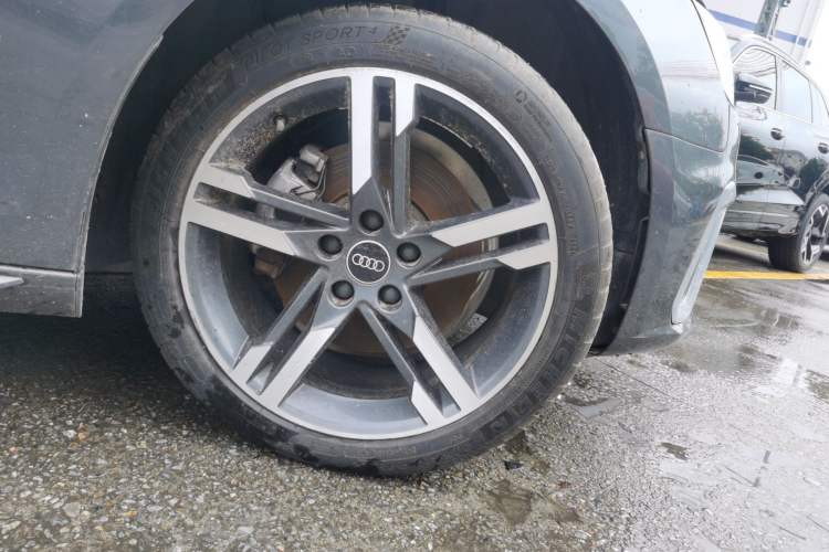 Used Audi A4L 2023 40 TFSI Fashion Dynamic Model Right Front Wheel Hub