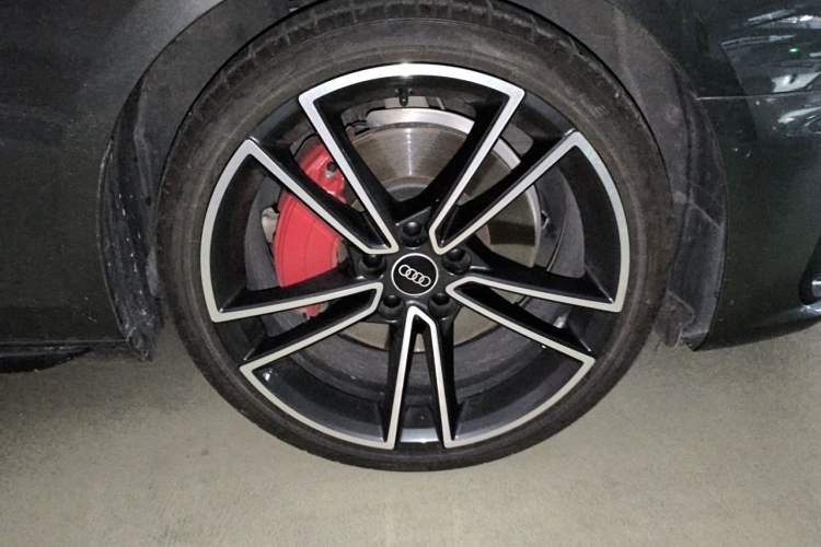 Used Audi A4L 2023 45 TFSI quattro Prestige Dynamic Edition Right Front Wheel Hub