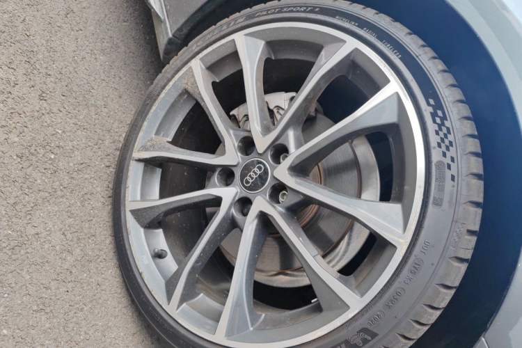 Used Audi A4L 2023 40 TFSI quattro Luxury Dynamic Edition Right Front Wheel Hub
