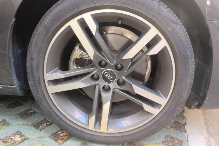 Used Audi A4L 2023 40 TFSI Luxury Dynamic Model Right Front Wheel Hub