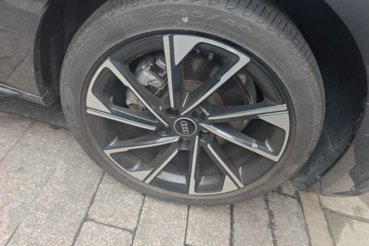 Used Audi A4L 2023 40 TFSI Luxury Dynamic Model Right Front Wheel Hub