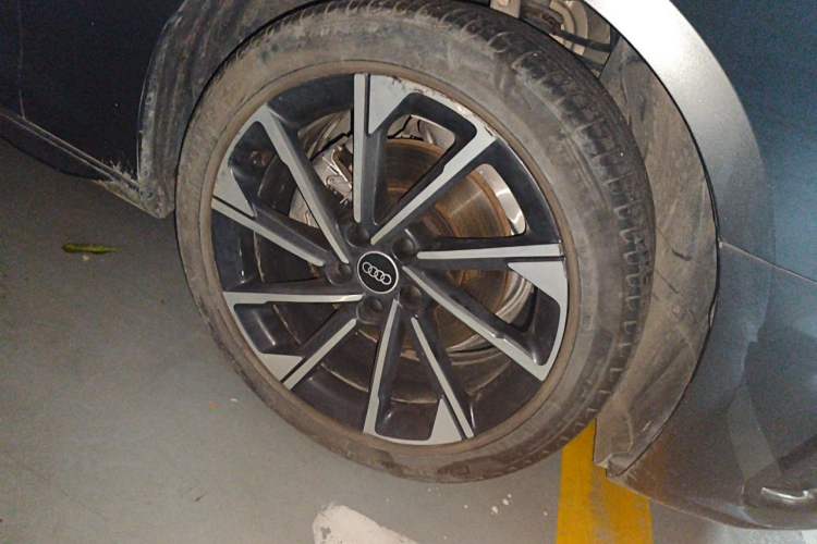 Used Audi A4L 2023 40 TFSI Luxury Dynamic Model Right Front Wheel Hub