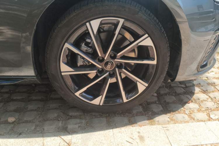 Used Audi A4L 2023 40 TFSI Luxury Dynamic Model Right Front Wheel Hub