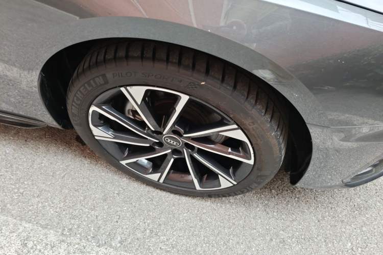 Used Audi A4L 2023 40 TFSI Luxury Dynamic Model Right Front Wheel Hub