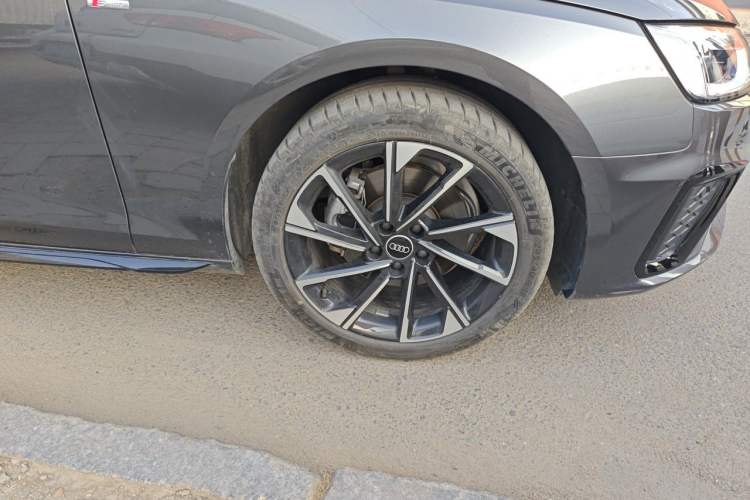 Used Audi A4L 2023 40 TFSI Luxury Dynamic Model Right Front Wheel Hub