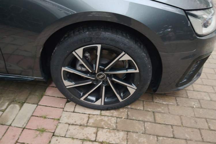 Used Audi A4L 2023 40 TFSI Luxury Dynamic Model Right Front Wheel Hub