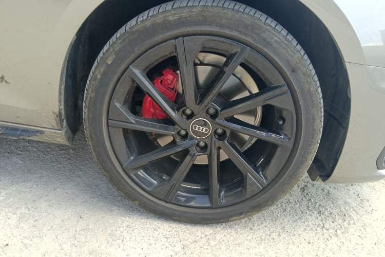 Used Audi A4L 2023 40 TFSI Luxury Dynamic Model Right Front Wheel Hub