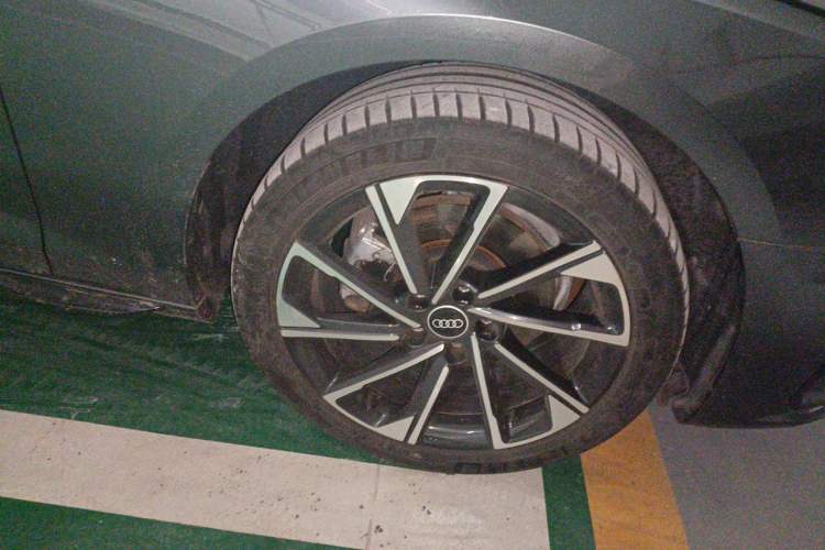 Used Audi A4L 2023 40 TFSI Luxury Dynamic Model Right Front Wheel Hub