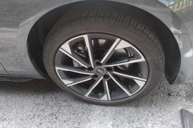 Used Audi A4L 2023 40 TFSI Luxury Dynamic Model Right Front Wheel Hub