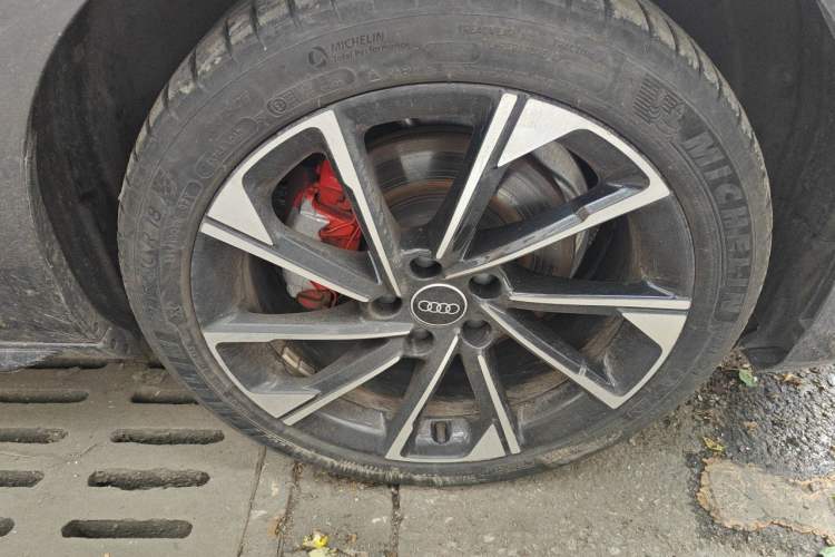 Used Audi A4L 2023 40 TFSI Luxury Dynamic Model Right Front Wheel Hub