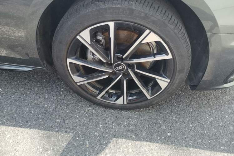 Used Audi A4L 2023 40 TFSI Luxury Dynamic Model Right Front Wheel Hub