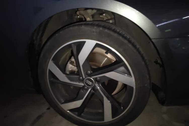 Used Audi A4L 2023 40 TFSI Bang & Olufsen Starry Night Edition Right Front Wheel Hub