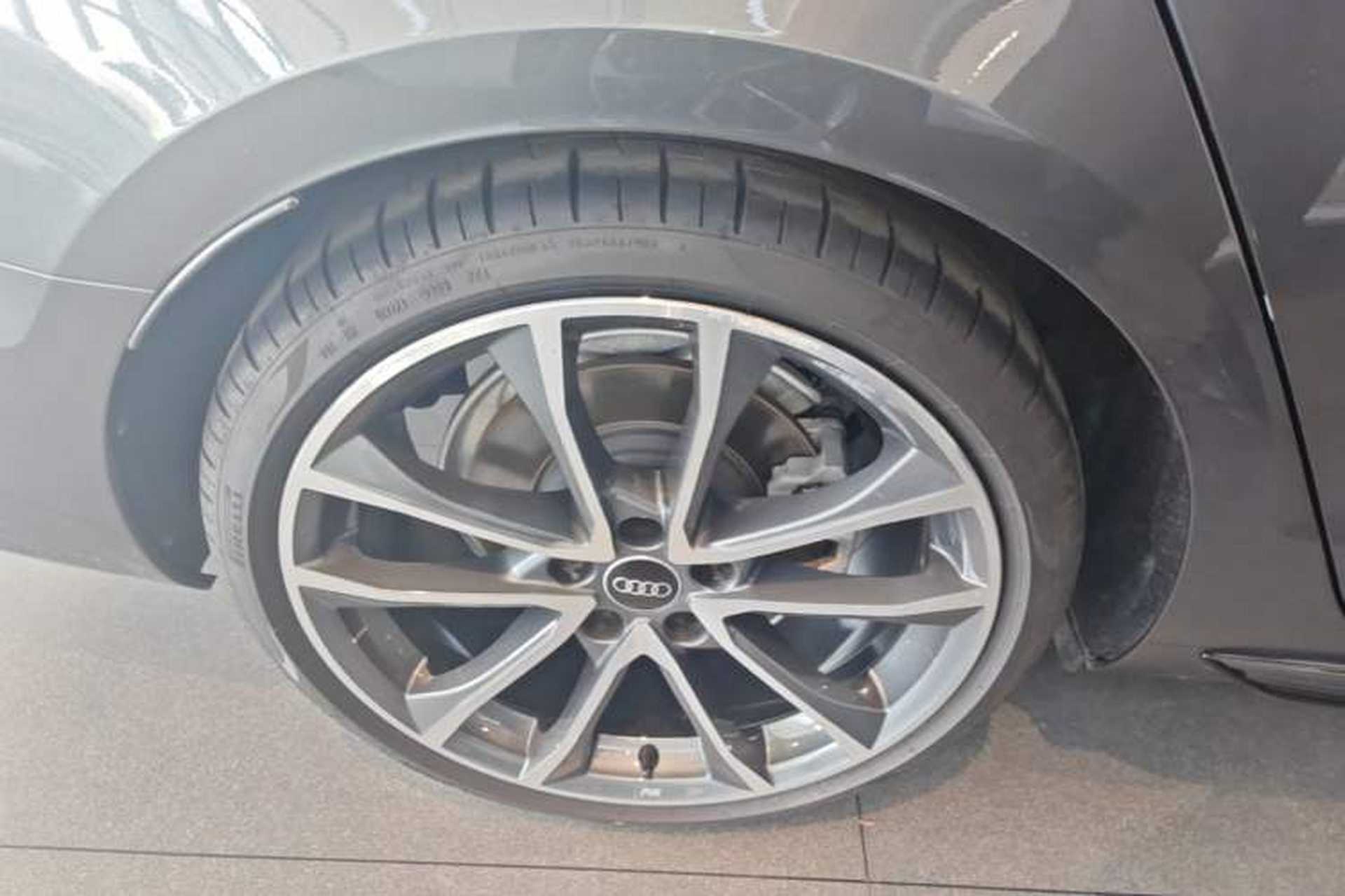 Used Audi A4L 2023 40 TFSI quattro Luxury Dynamic Edition Right Rear Wheel Hub