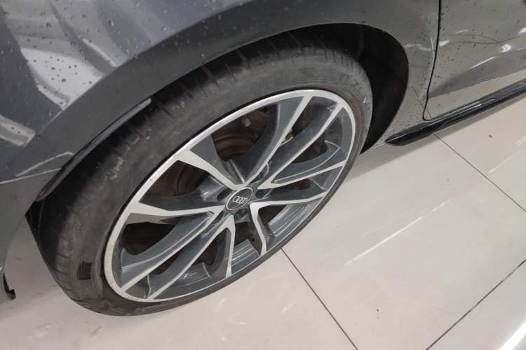 Used Audi A4L 2023 40 TFSI quattro Luxury Dynamic Edition Right Rear Wheel Hub