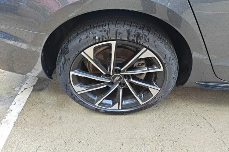 Used Audi A4L 2023 40 TFSI Luxury Dynamic Model Right Rear Wheel Hub
