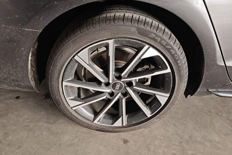 Used Audi A4L 2023 40 TFSI Luxury Dynamic Model Right Rear Wheel Hub