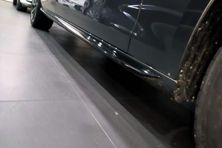 Used Audi A4L 2023 40 TFSI Luxury Dynamic Model Right Side Sill