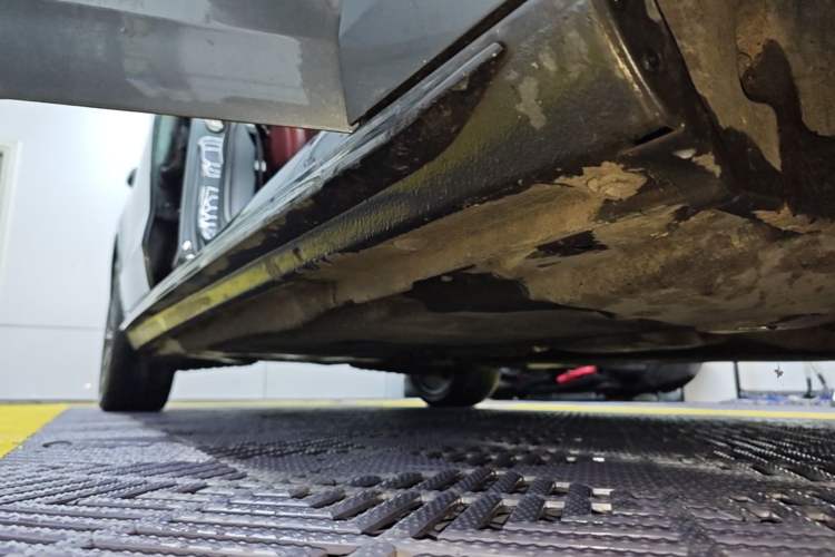 Used Audi A4L 2023 40 TFSI Luxury Dynamic Model Right Side Sill