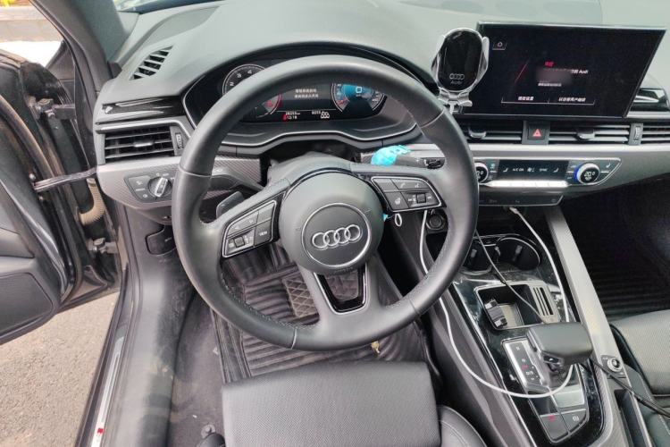 Used Audi A4L 2023 40 TFSI quattro Luxury Dynamic Edition Steering Wheel