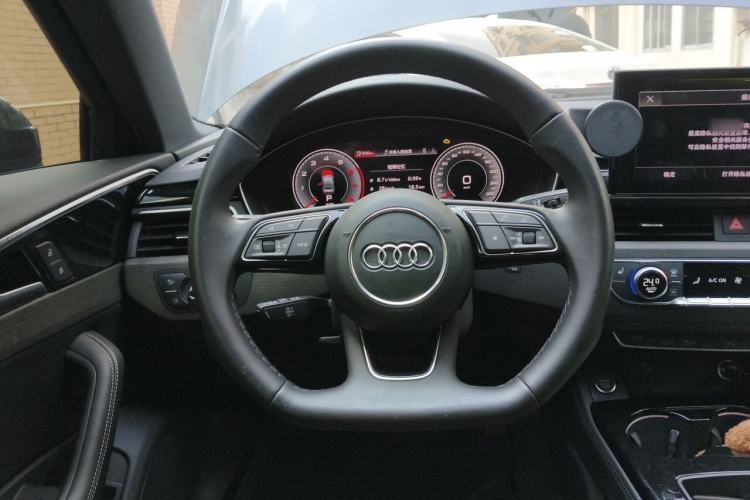 Used Audi A4L 2023 40 TFSI Luxury Dynamic Model Steering Wheel