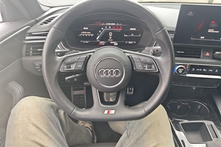 Used Audi A4L 2023 40 TFSI Luxury Dynamic Model Steering Wheel
