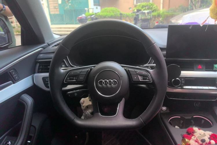 Used Audi A4L 2023 40 TFSI Luxury Dynamic Model Steering Wheel